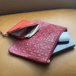 Cdg Star Embossed Pouches (Sa510E)