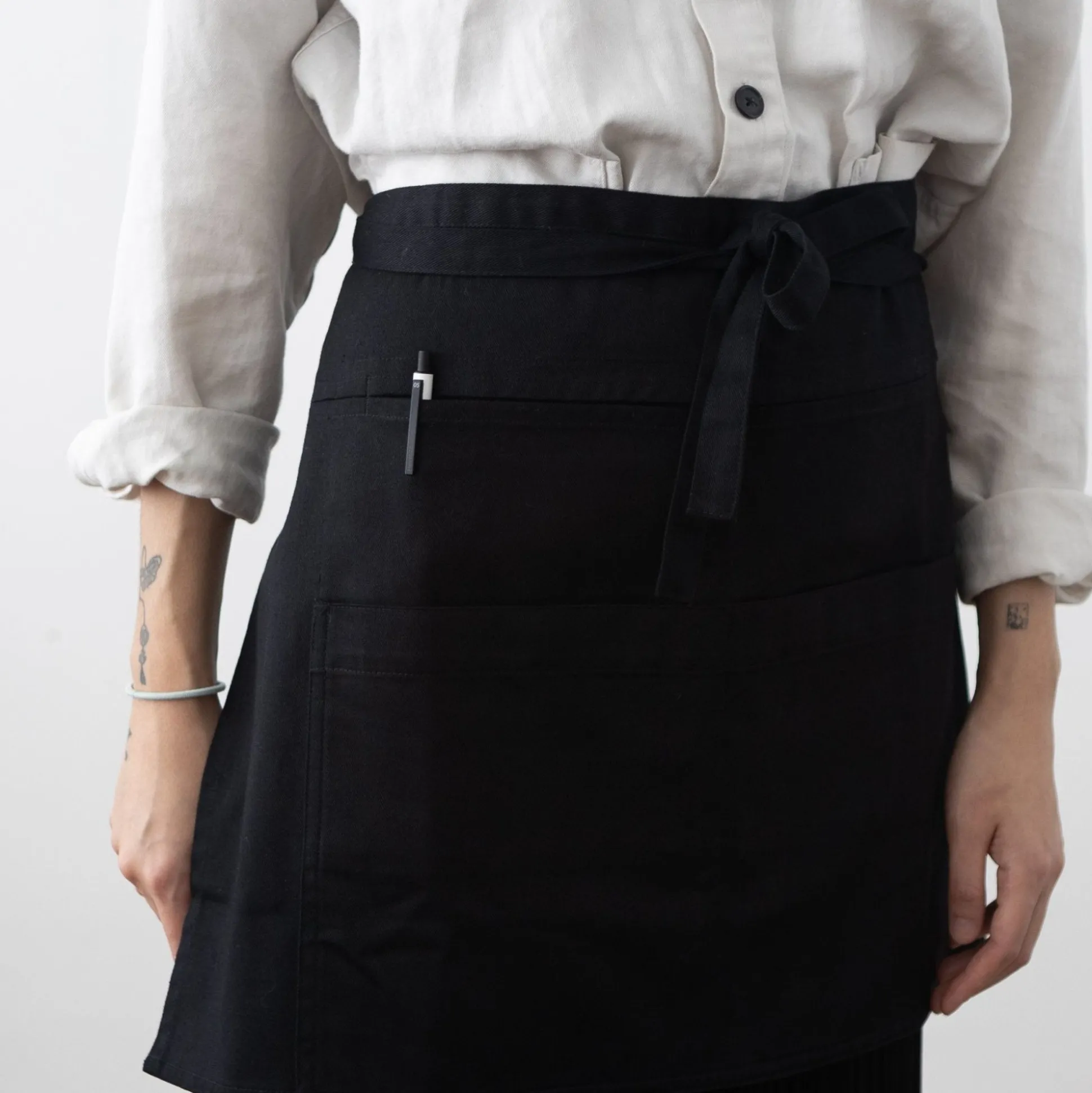 Hakui Short Waist Apron - Black