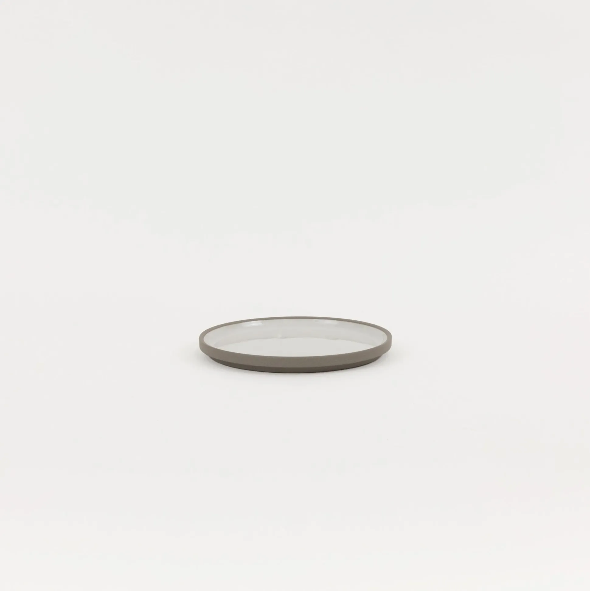 Haw102 - Plate / Lid Ash White O 5.5/8"