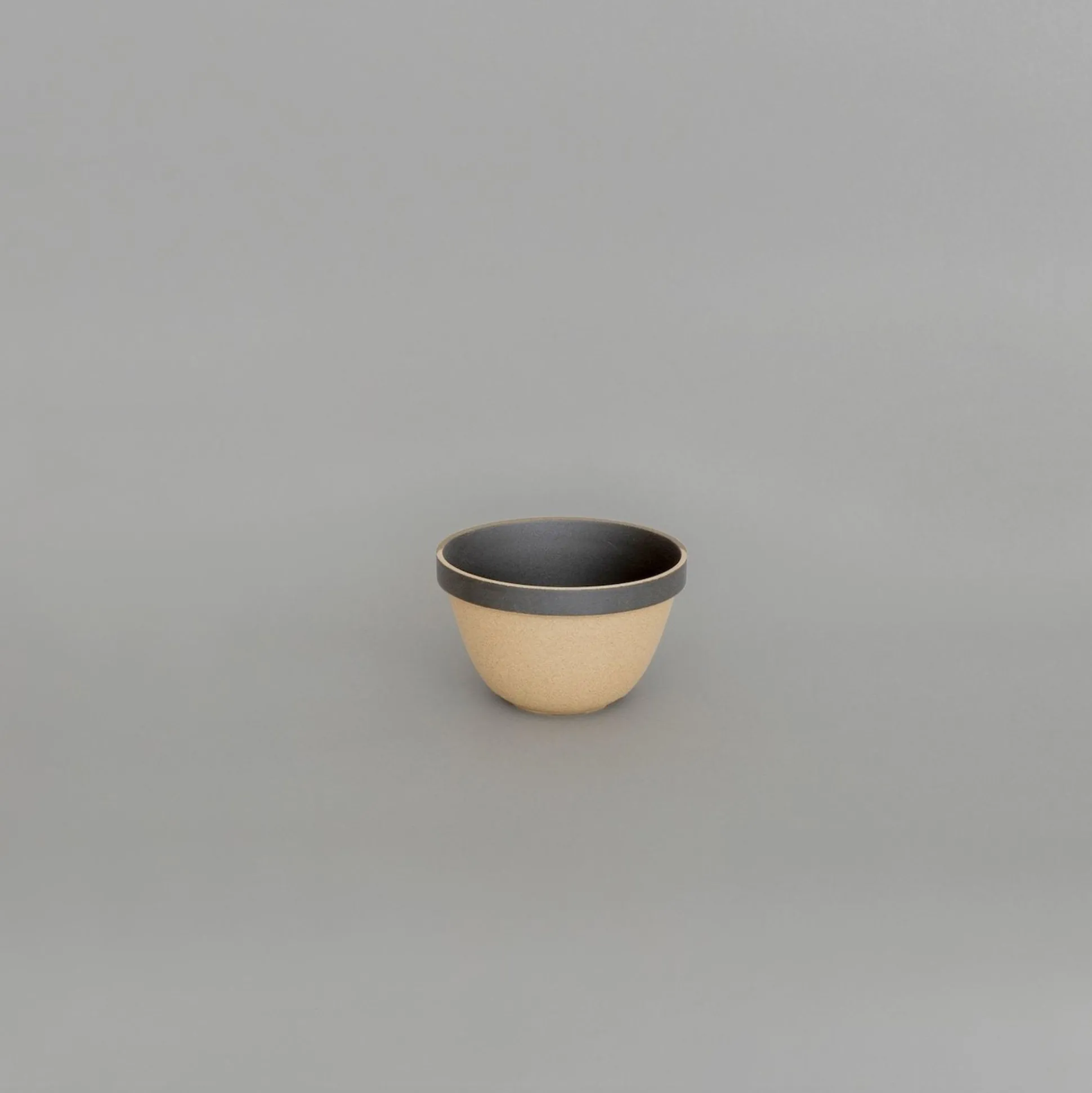 Hpb046 - Deep Round Bowl Black Small O 5.5/8"