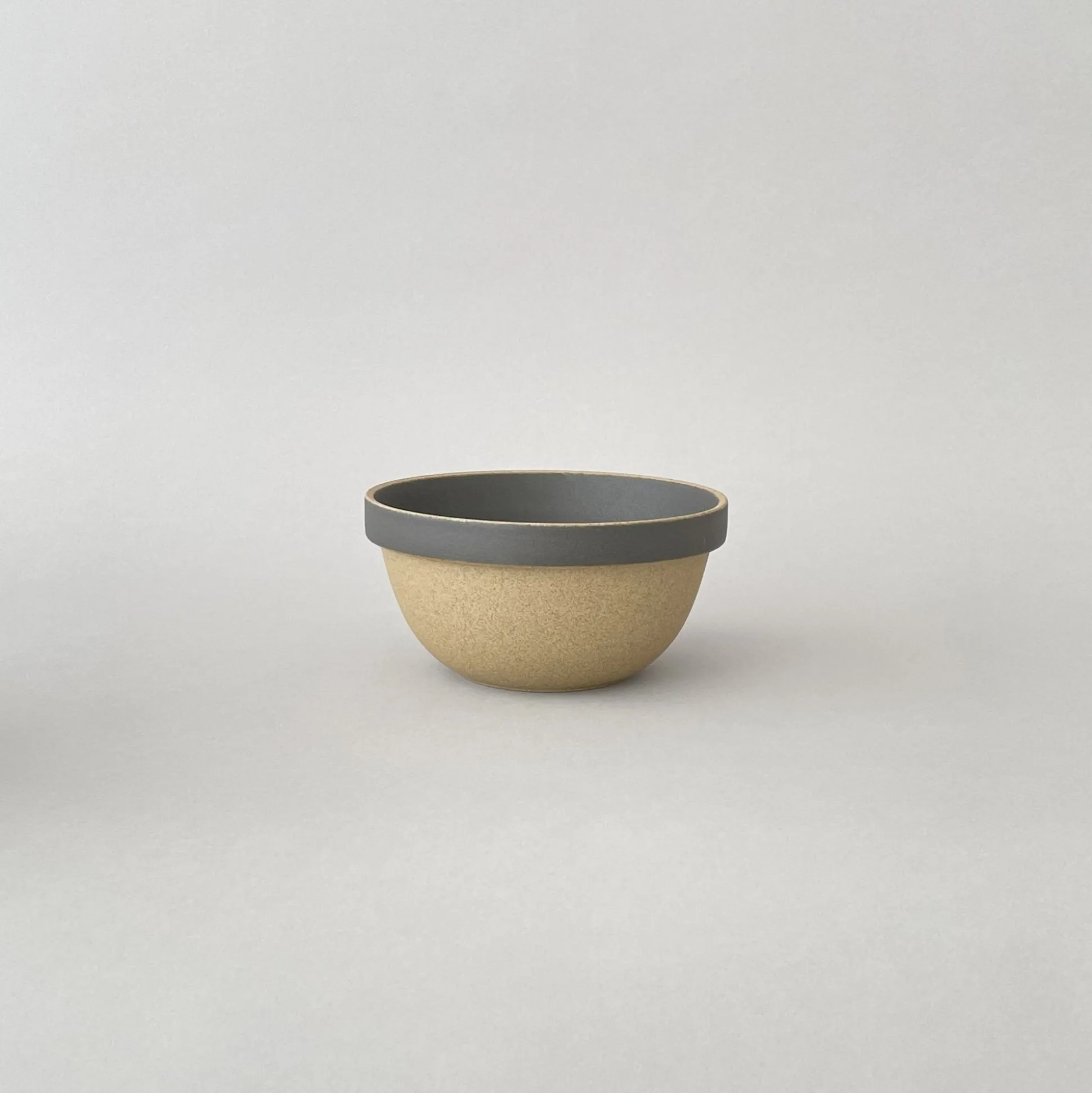 Hpb048 - Mid-Deep Round Bowl Black Small O 5.5/8"