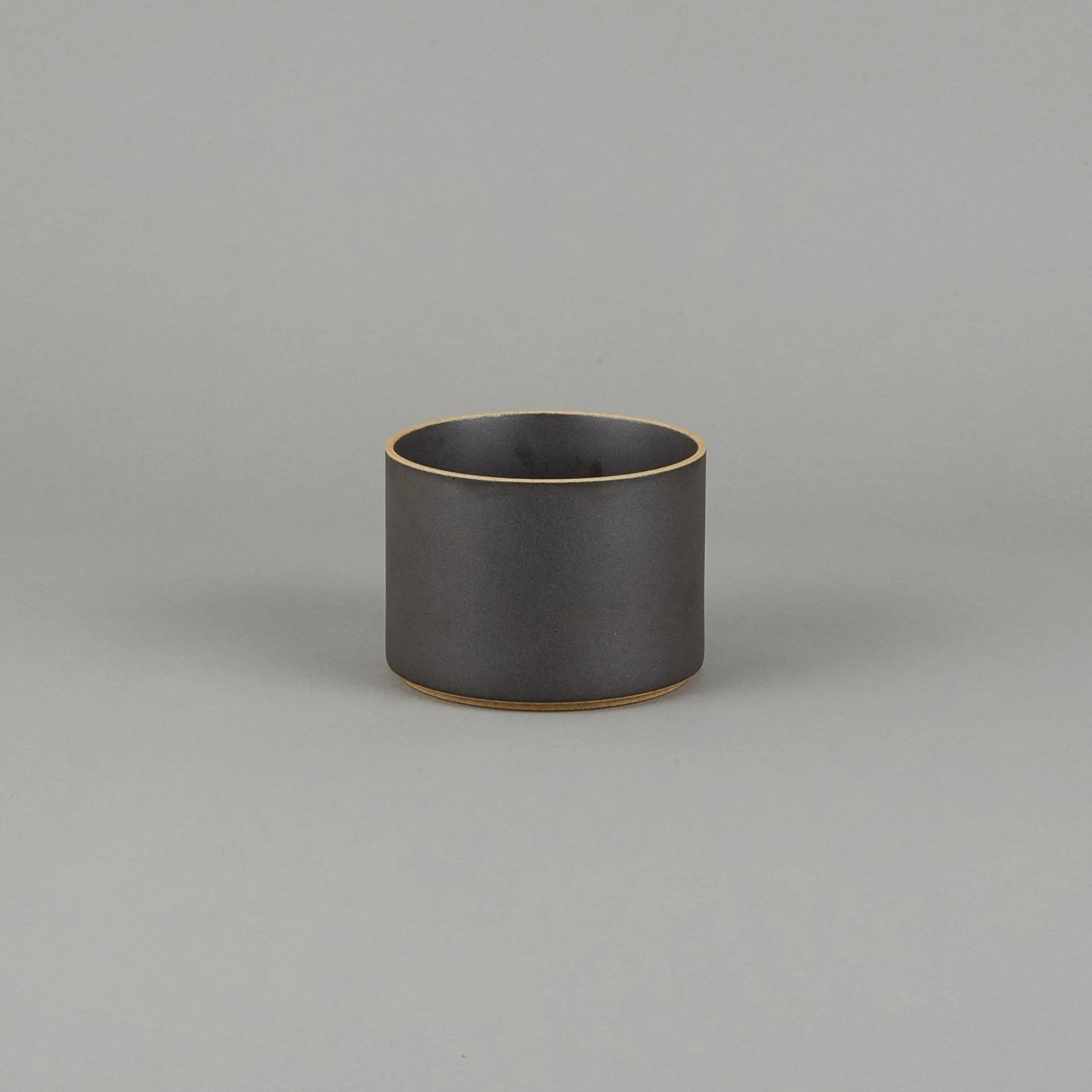 Hpb045 - Planter Black O 5.5/8"