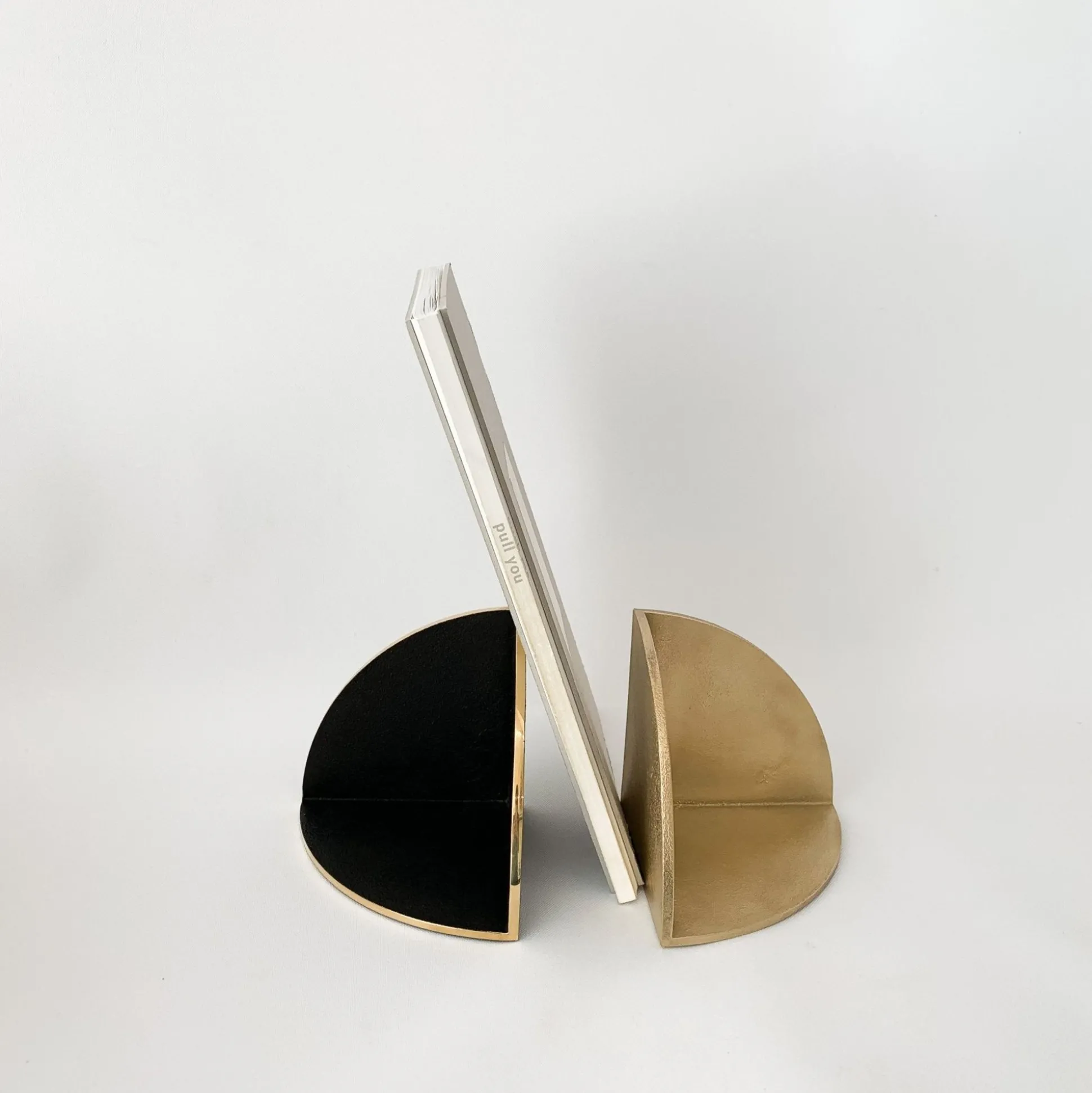S/N Bookend